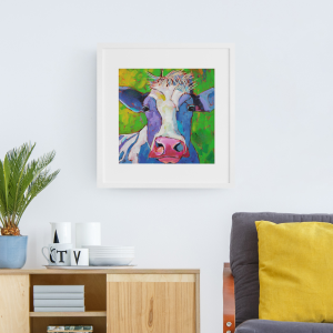 Ko plakat i smukke pangfarver malet med munden af kunstner Lars Höllerer fra Tyskland